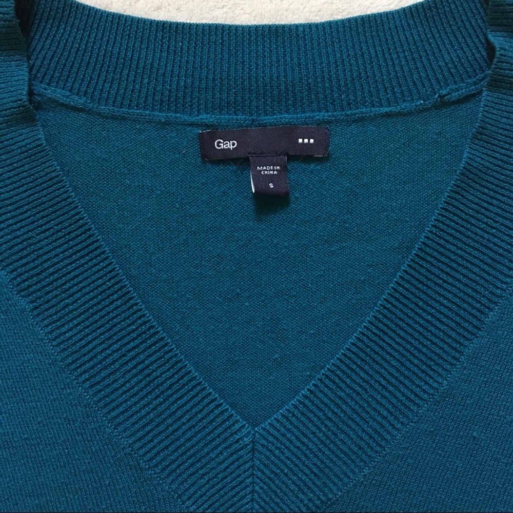Gap Sweater - Picture 2 of 4
